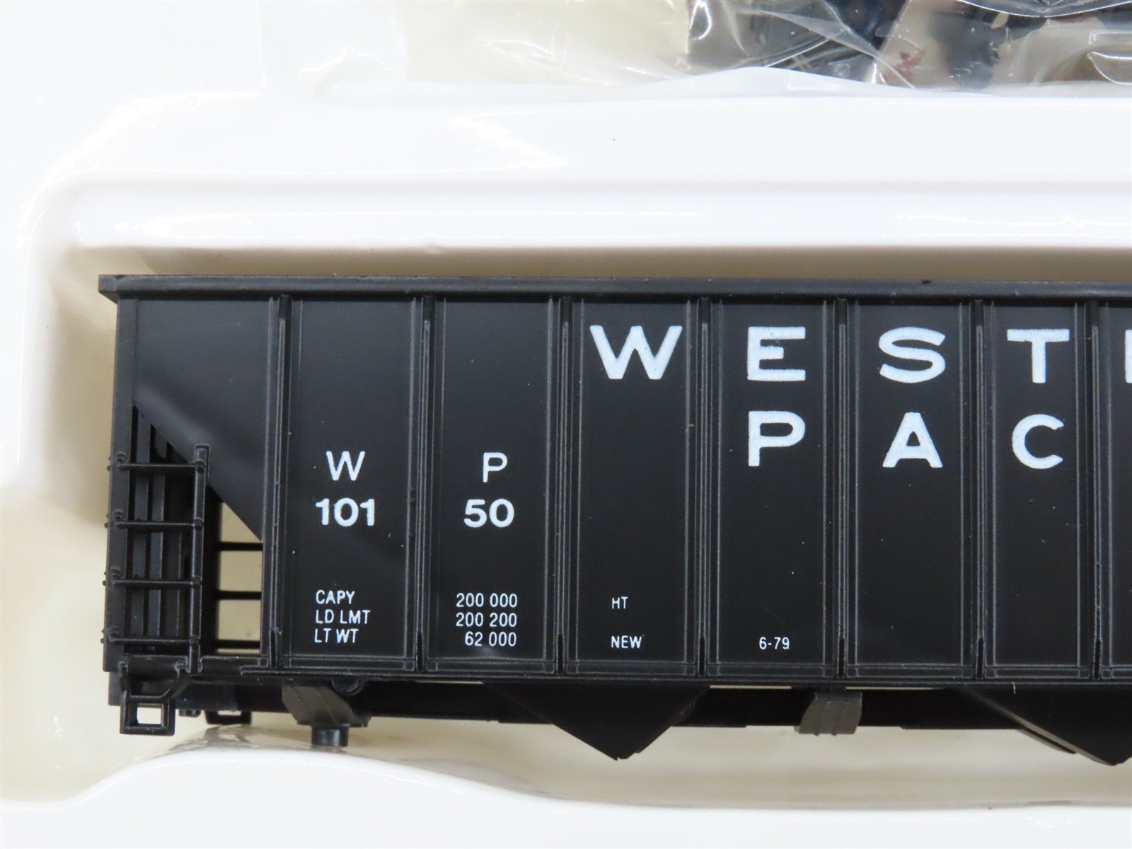 HO Scale Con-Cor Kit 0001-009319 WP Western Pacific Railroad 3-Bay Hopper #10150