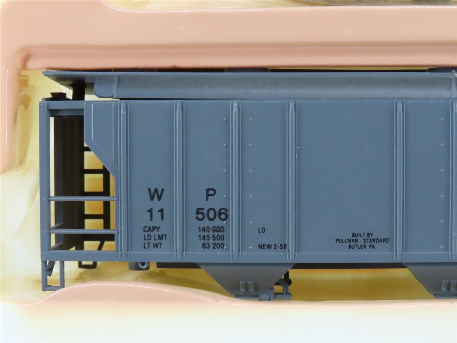 HO Scale Con-Cor Kit 0001-009521 WP Western Pacific 3-Bay Covered Hopper #11506