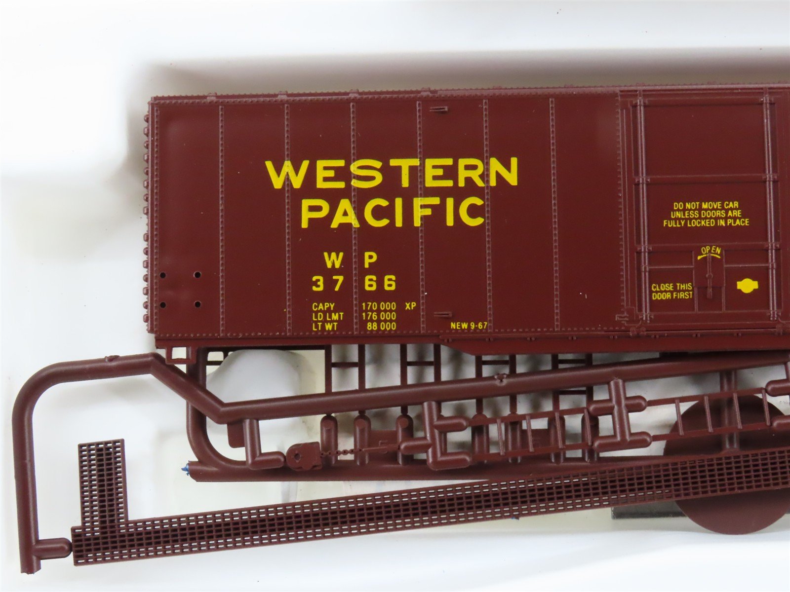 HO Scale Con-Cor Kit 001-009611 WP Western Pacific Railroad 60' Box Car #3766