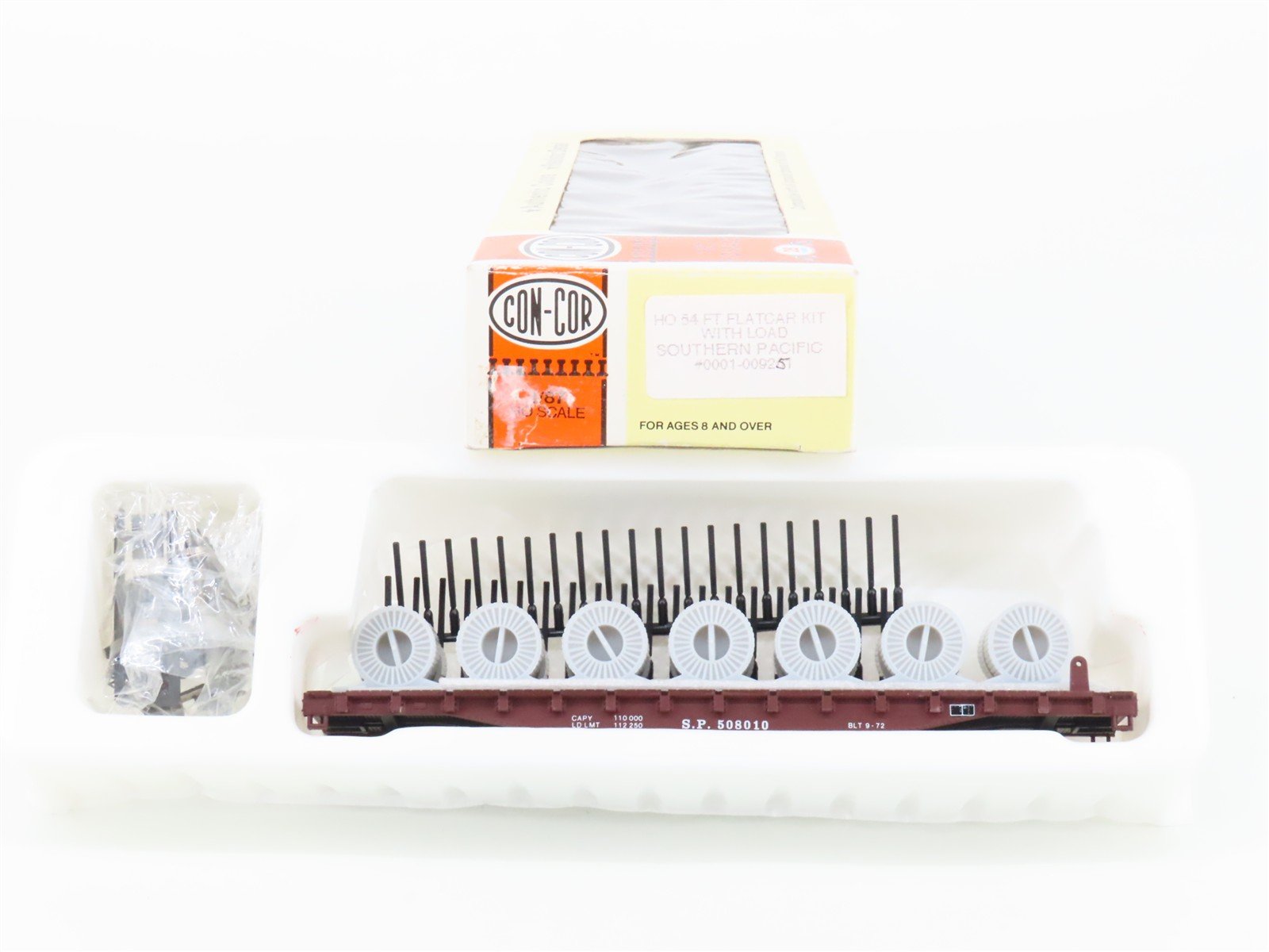 HO Con-Cor Kit 0001-009251 SP Southern Pacific 54' Flat Car #508010 w/ Load