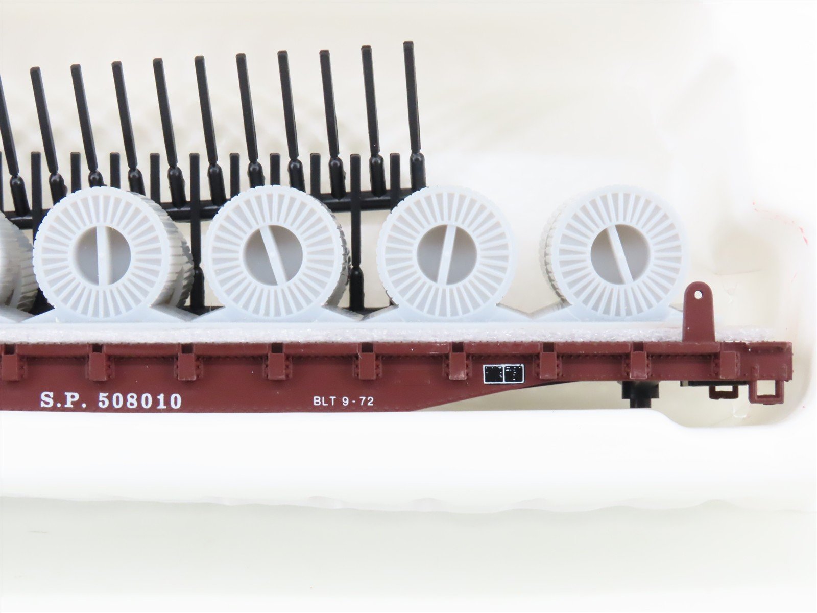 HO Con-Cor Kit 0001-009251 SP Southern Pacific 54' Flat Car #508010 w/ Load