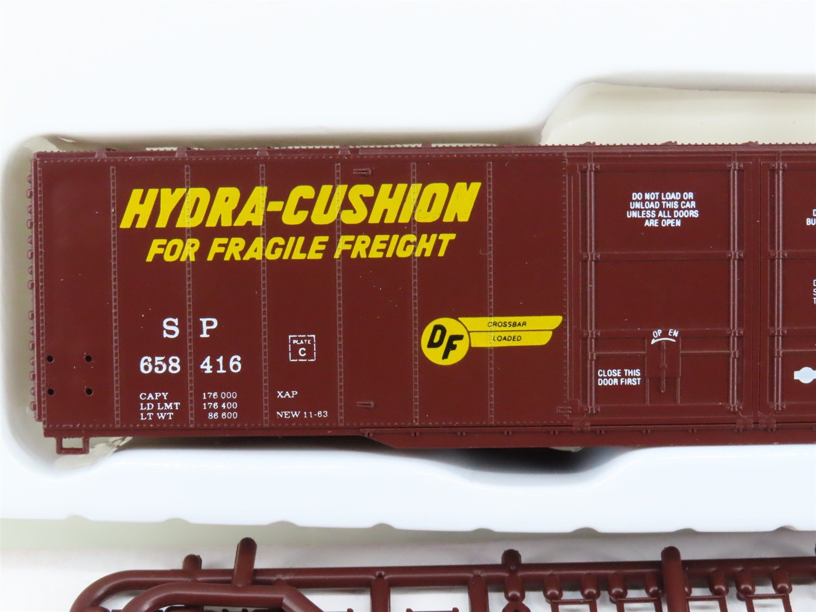 HO Scale Con-Cor Kit 0001-009604 SP Southern Pacific 60' Box Car #658416