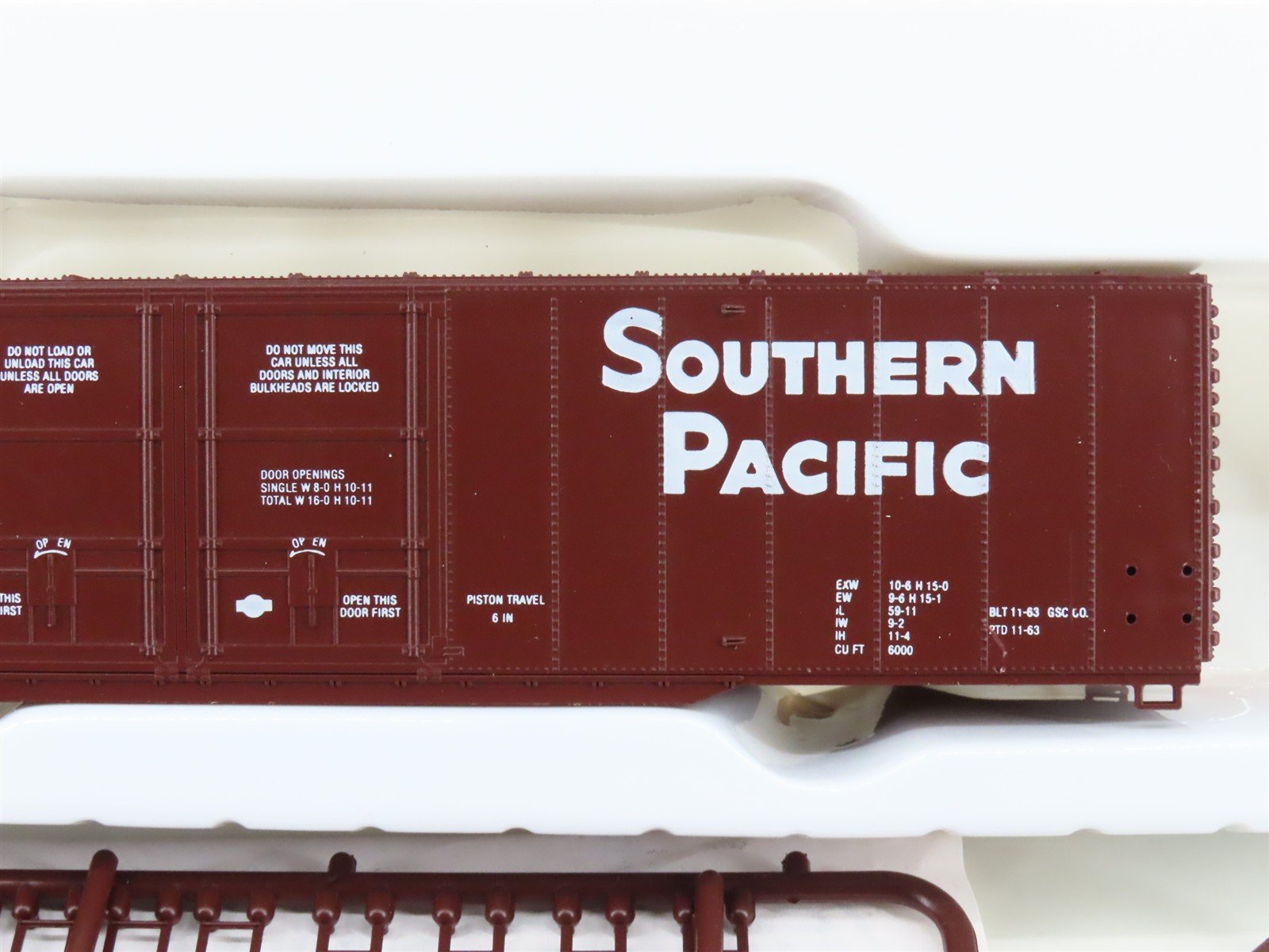 HO Scale Con-Cor Kit 0001-009604 SP Southern Pacific 60' Box Car #658416