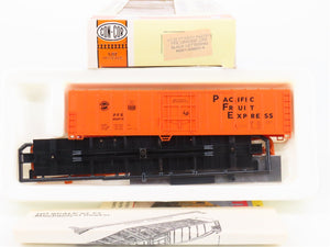 HO Scale Con-Cor Kit 0001-009801-4 PFE Pacific Fruit Express 57' Reefer #454510