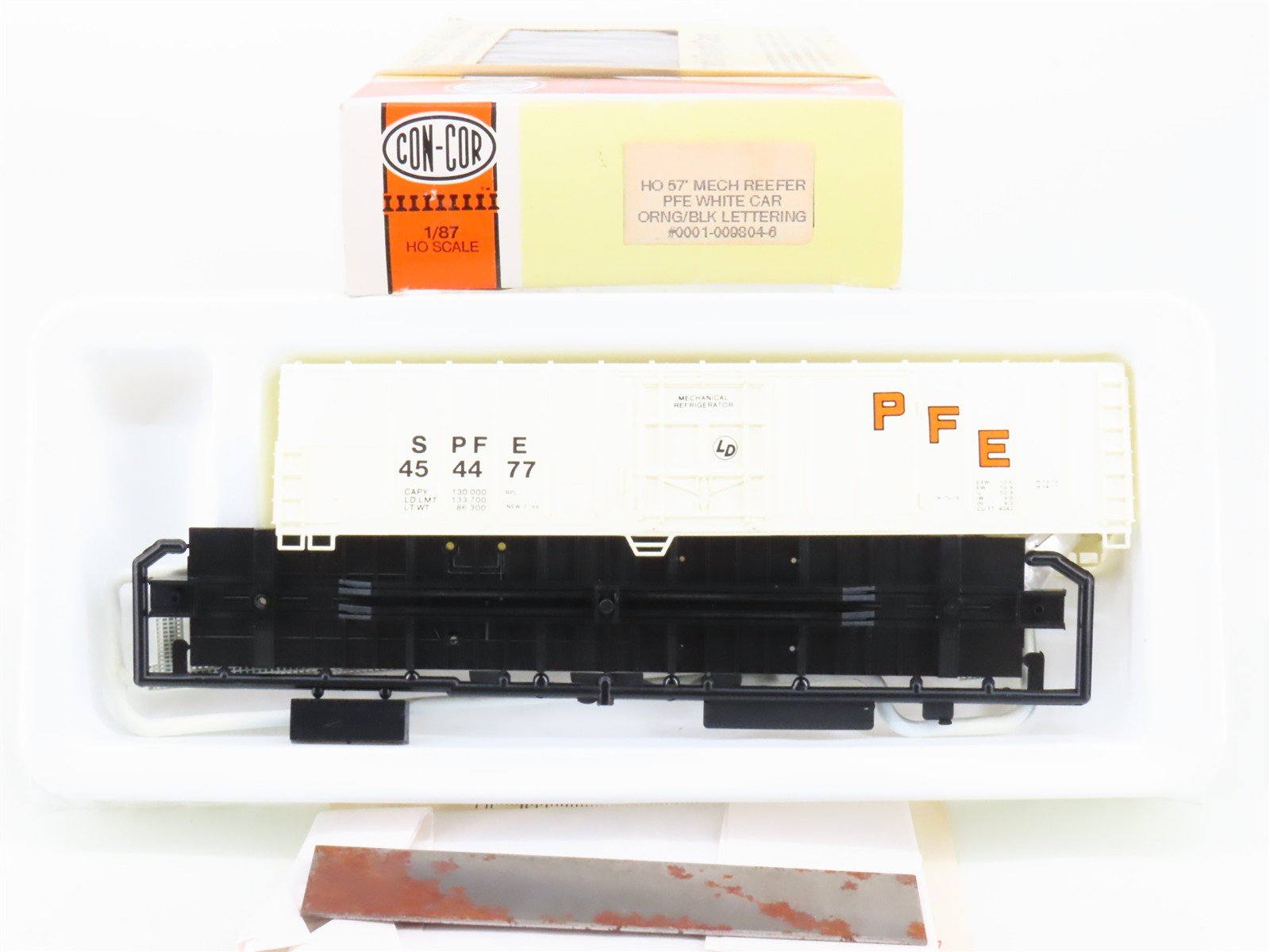 HO Scale Con-Cor Kit 0001-009804-6 SPFE Pacific Fruit Express 57' Reefer #454477