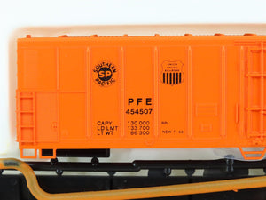 HO Scale Con-Cor Kit 0001-009801-4 PFE Pacific Fruit Express 57' Reefer #454507