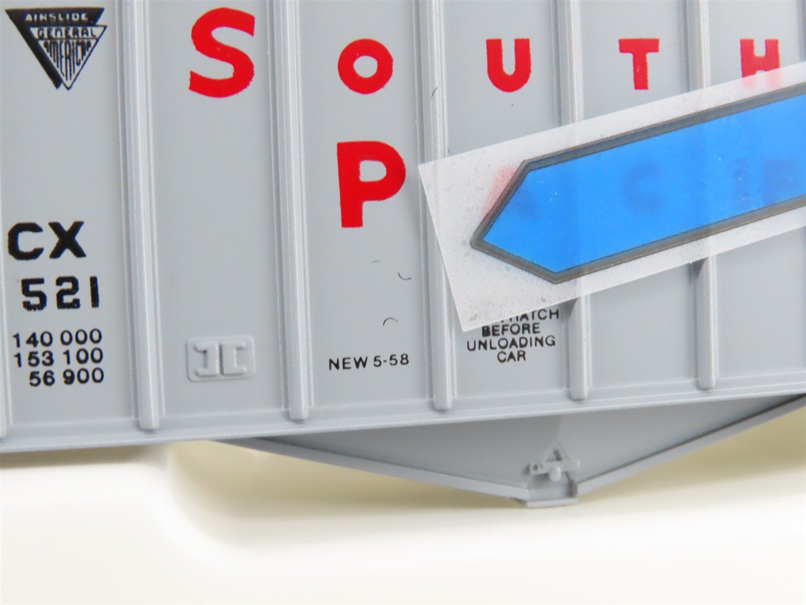 HO Con-Cor Kit 0001-09704-2 GACX SP Southern Pacific 40' Airslide Hopper #43521