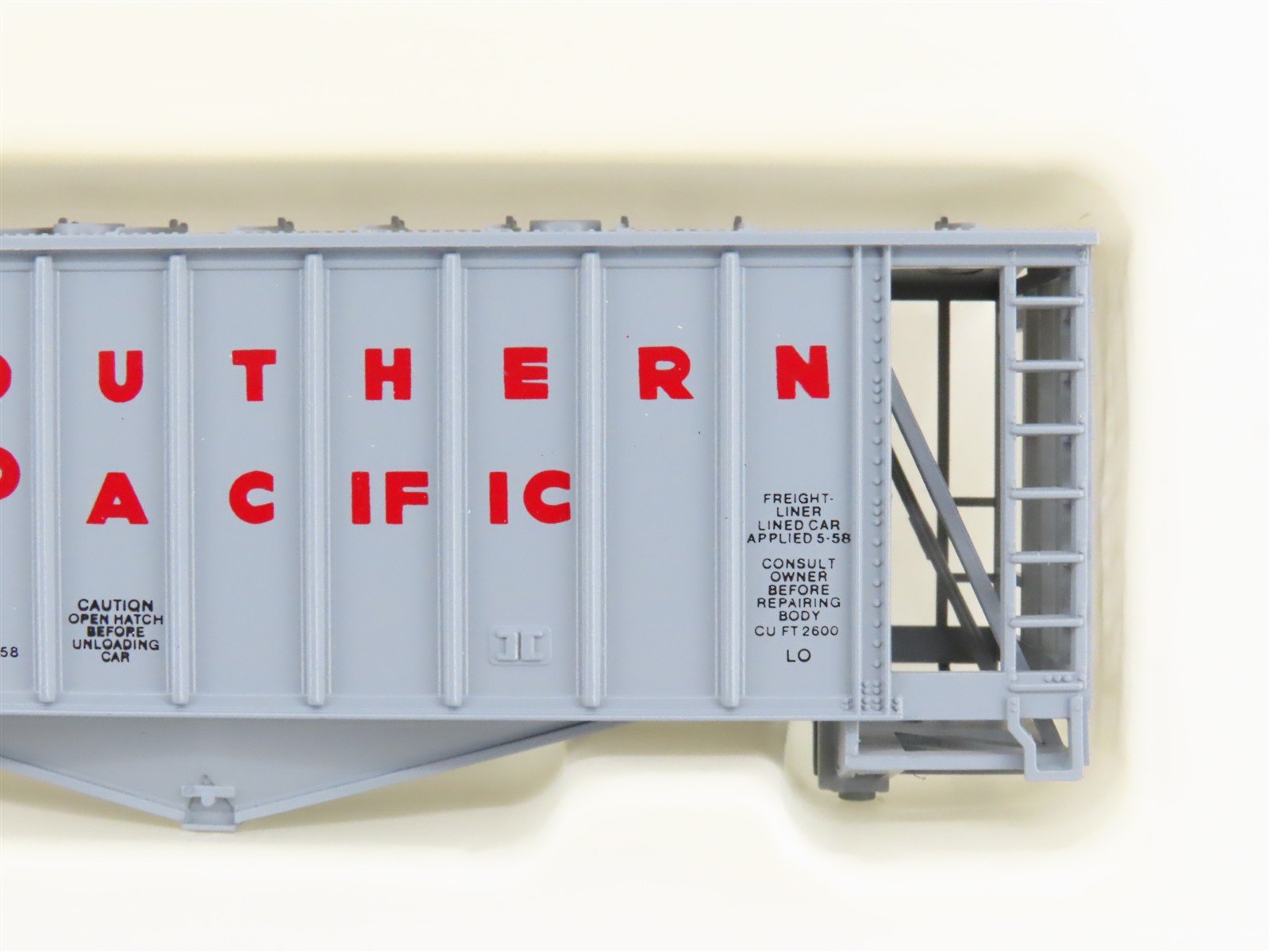 HO Con-Cor Kit 0001-09704-6 GACX SP Southern Pacific 40' Airslide Hopper #43528