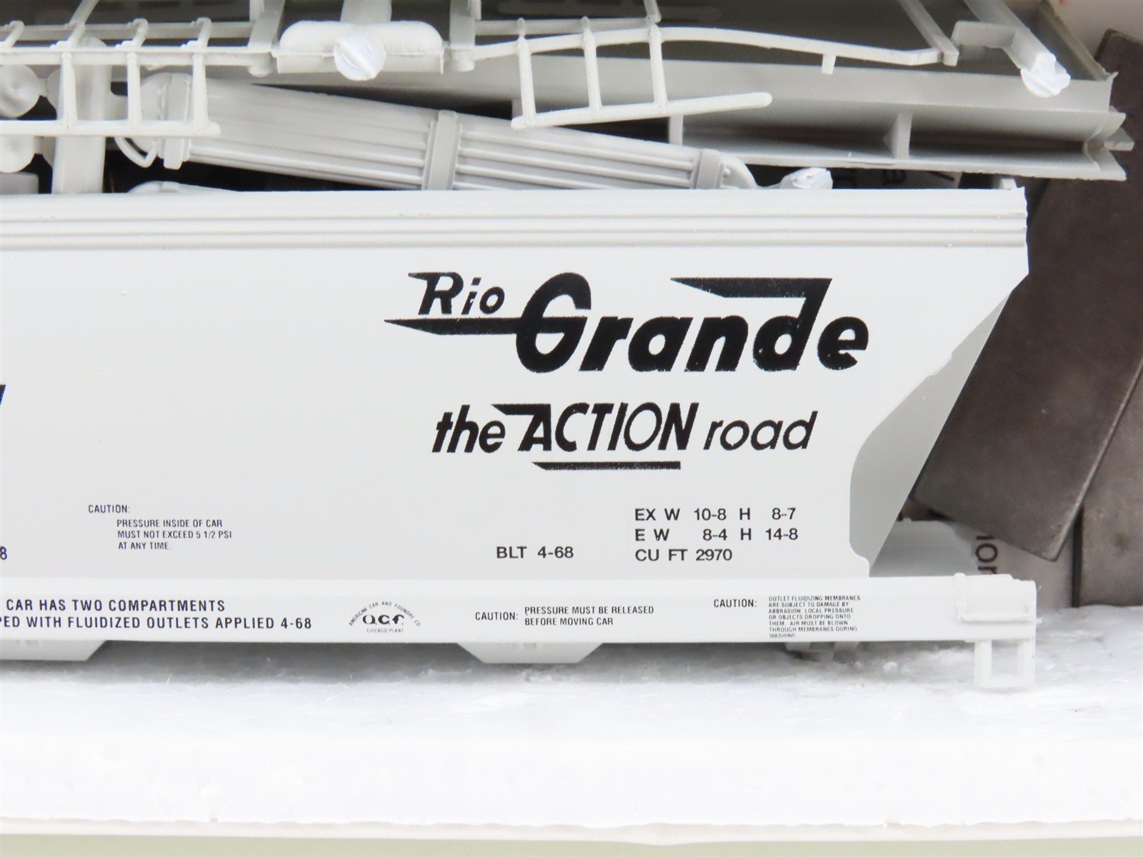 HO Scale McKean Models Kit 1301 D&RGW Rio Grande 2-Bay Covered Hopper #15998