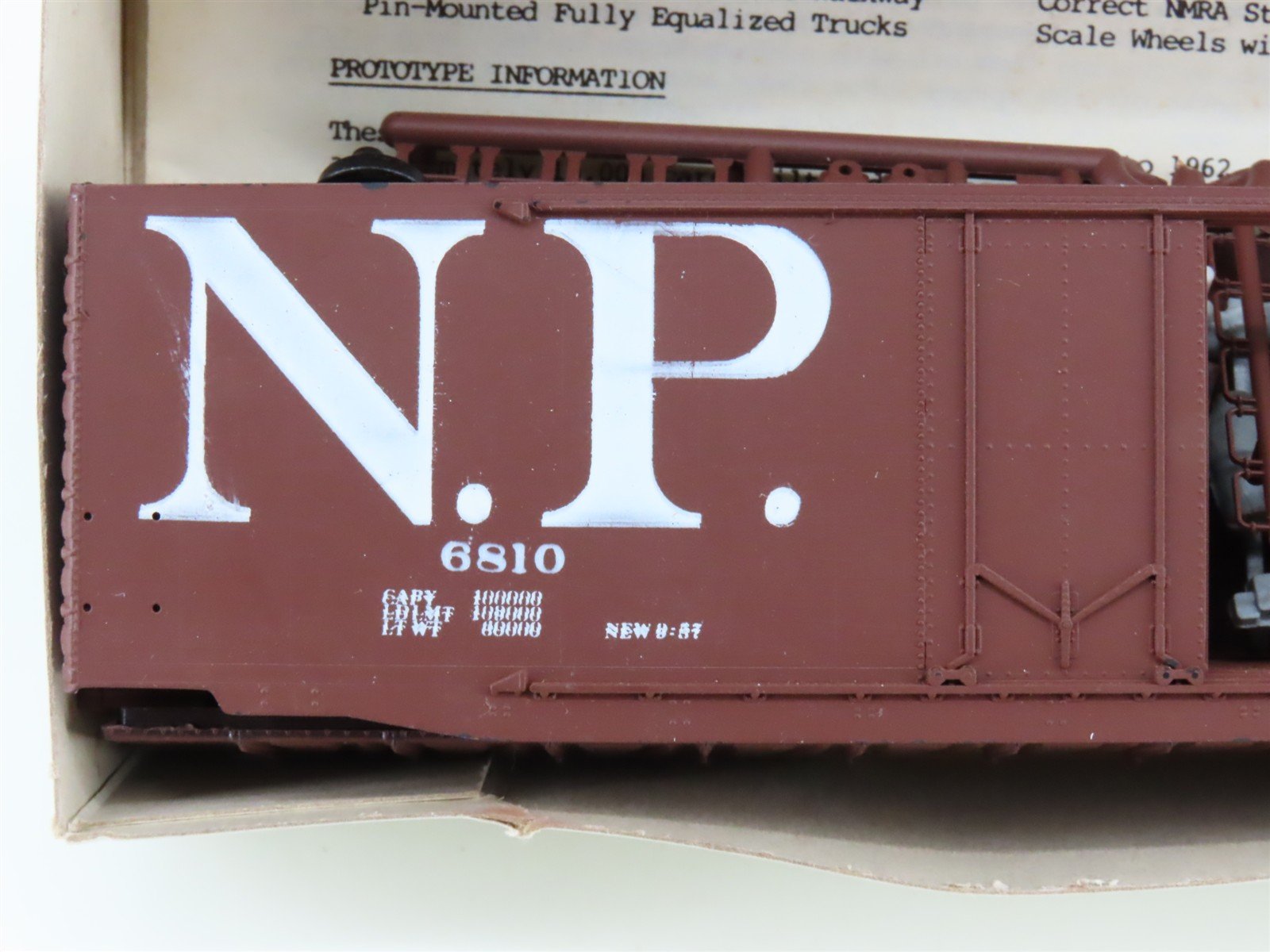 HO Scale McKean Models Kit NP Northern Pacific Combination Door Box Car #6810