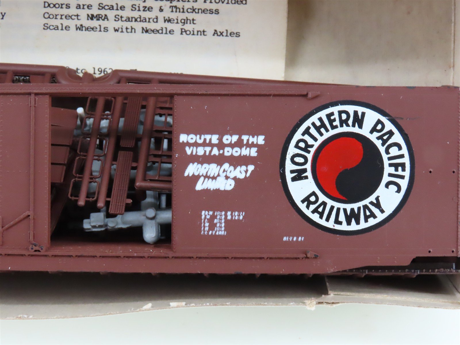 HO Scale McKean Models Kit NP Northern Pacific Combination Door Box Car #6810