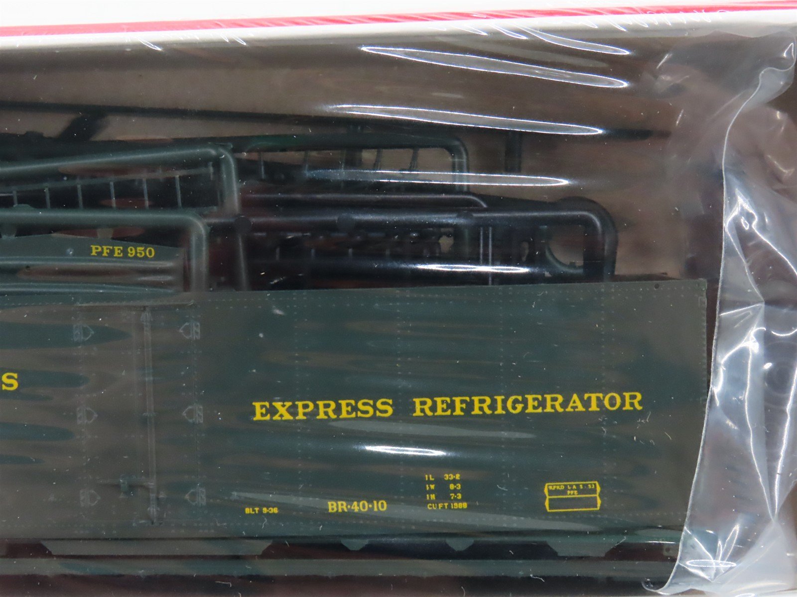 HO InterMountain Kit 500-41712P-F PFE Pacific Fruit Express Reefer #950 -Sealed