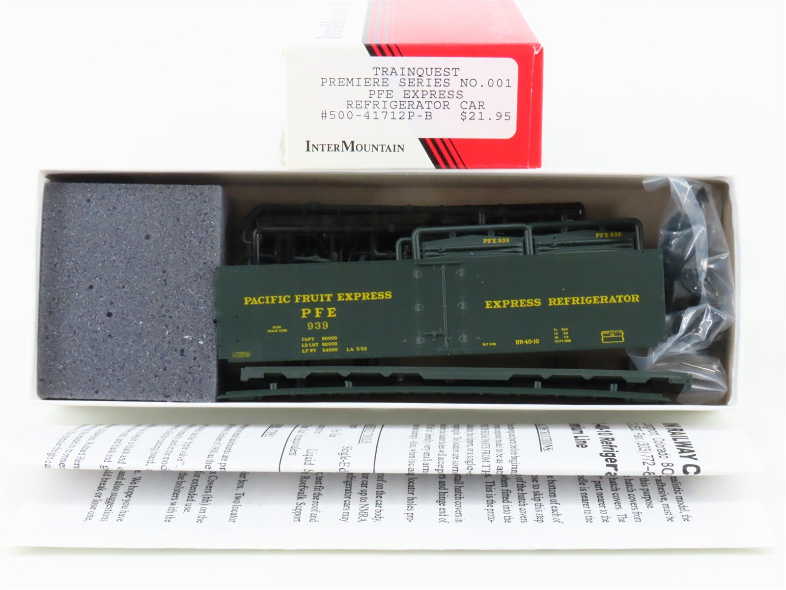 HO Scale InterMountain Kit 500-41712P-B PFE Pacific Fruit Express Reefer #939