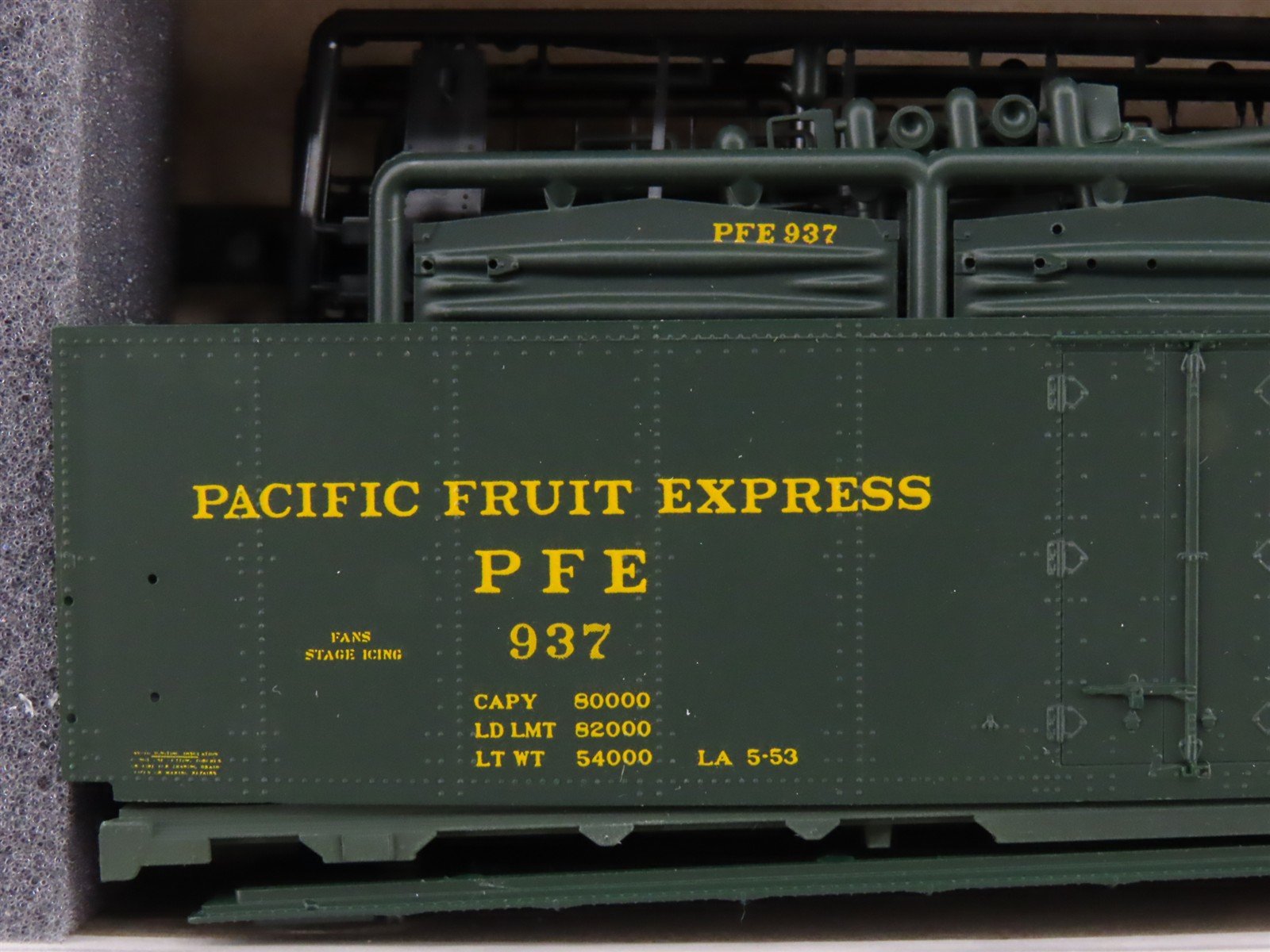 HO Scale InterMountain Kit 500-41712P-A PFE Pacific Fruit Express Reefer #937