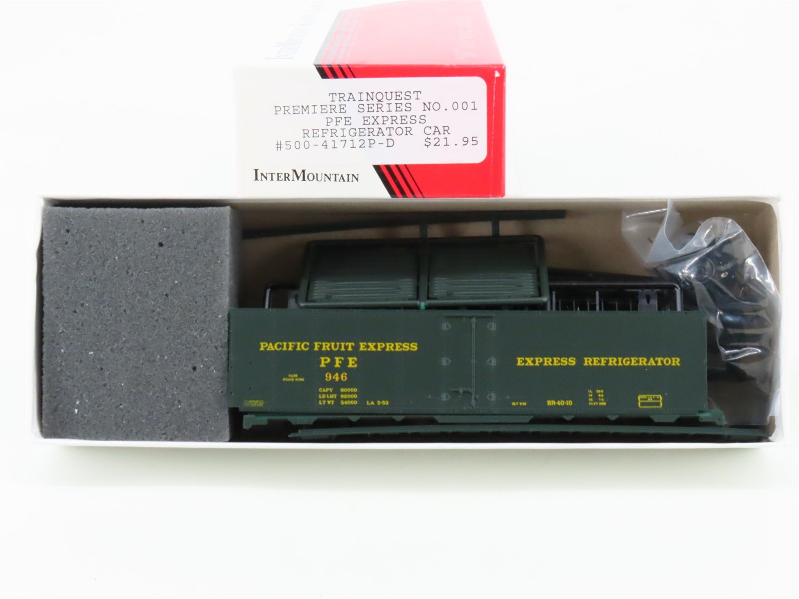 HO Scale InterMountain Kit 500-41712P-D PFE Pacific Fruit Express Reefer #946