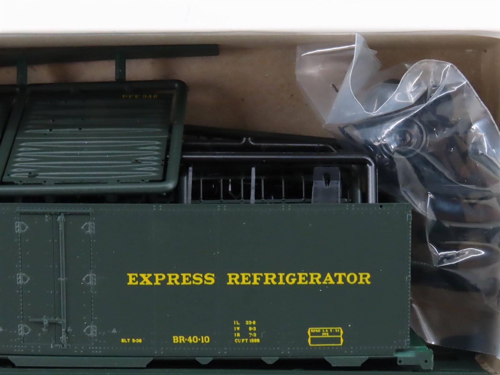 HO Scale InterMountain Kit 500-41712P-D PFE Pacific Fruit Express Reefer #946