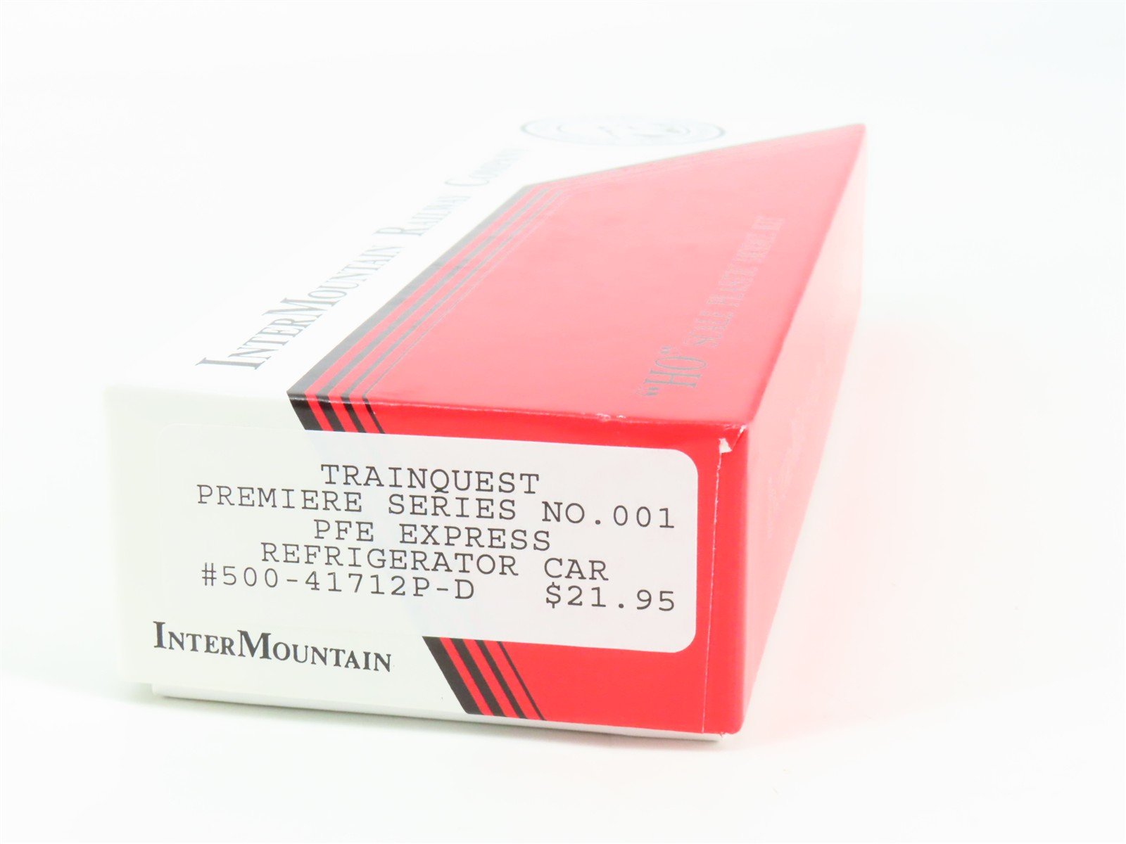 HO Scale InterMountain Kit 500-41712P-D PFE Pacific Fruit Express Reefer #946