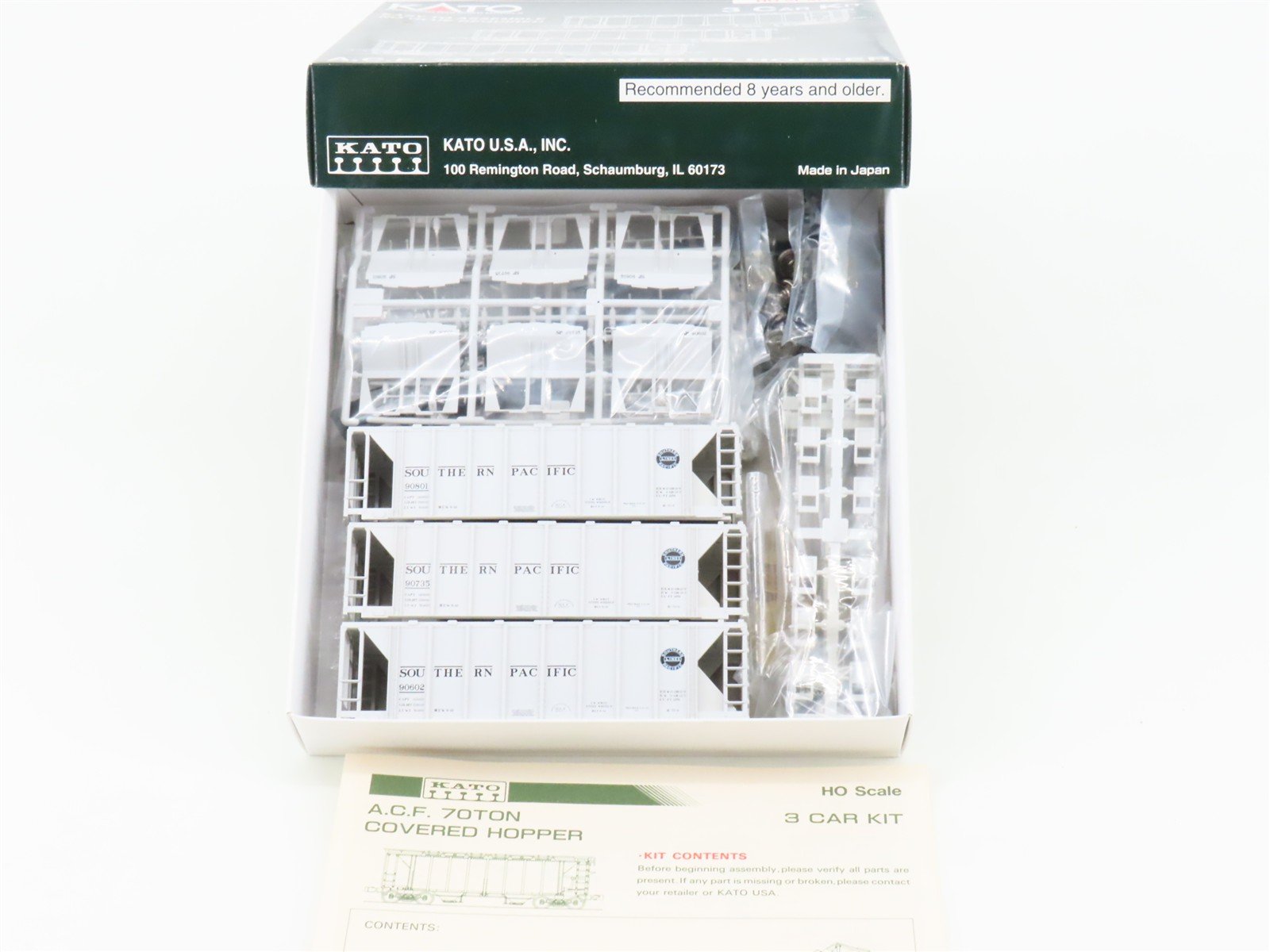 HO Scale KATO Kit 38-0112 SP Southern Pacific 2-Bay Covered Hoppers 3-Pack