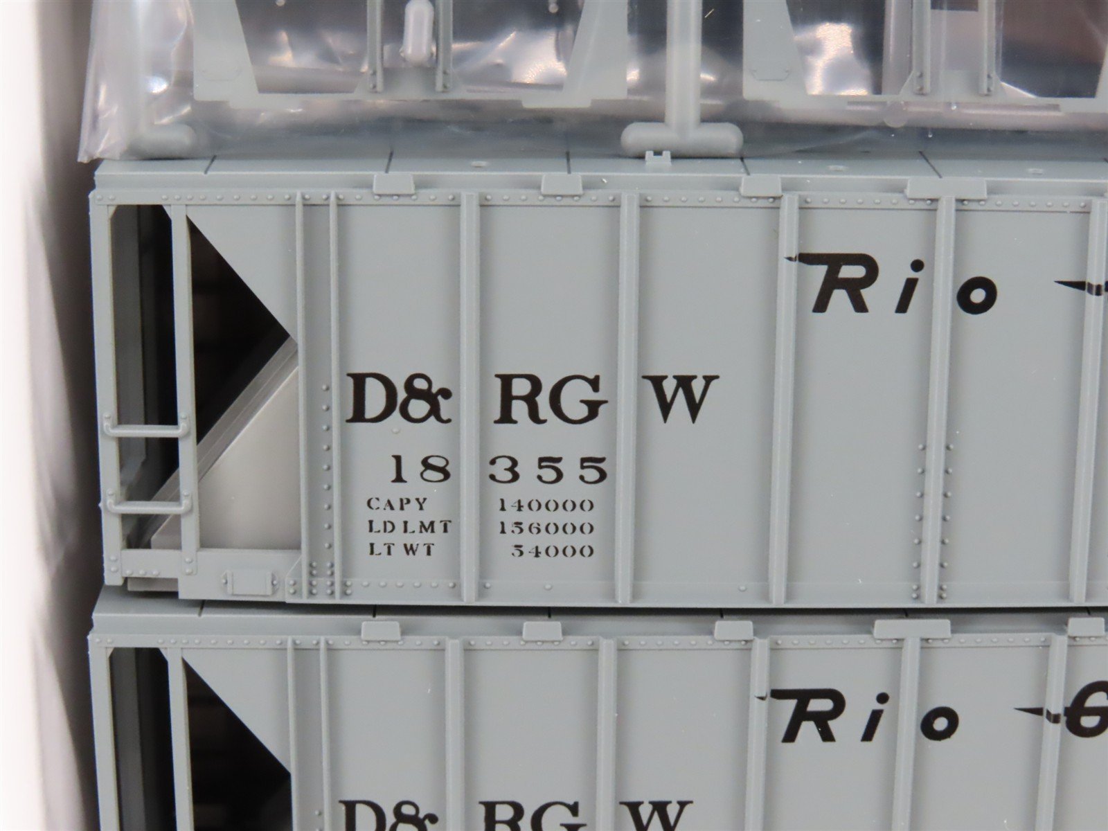 HO Scale KATO Kit 38-0110 D&RGW Rio Grande 2-Bay Covered Hopper 3-Pack