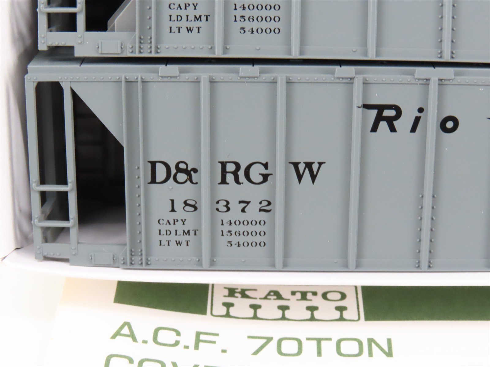 HO Scale KATO Kit 38-0110 D&RGW Rio Grande 2-Bay Covered Hopper 3-Pack