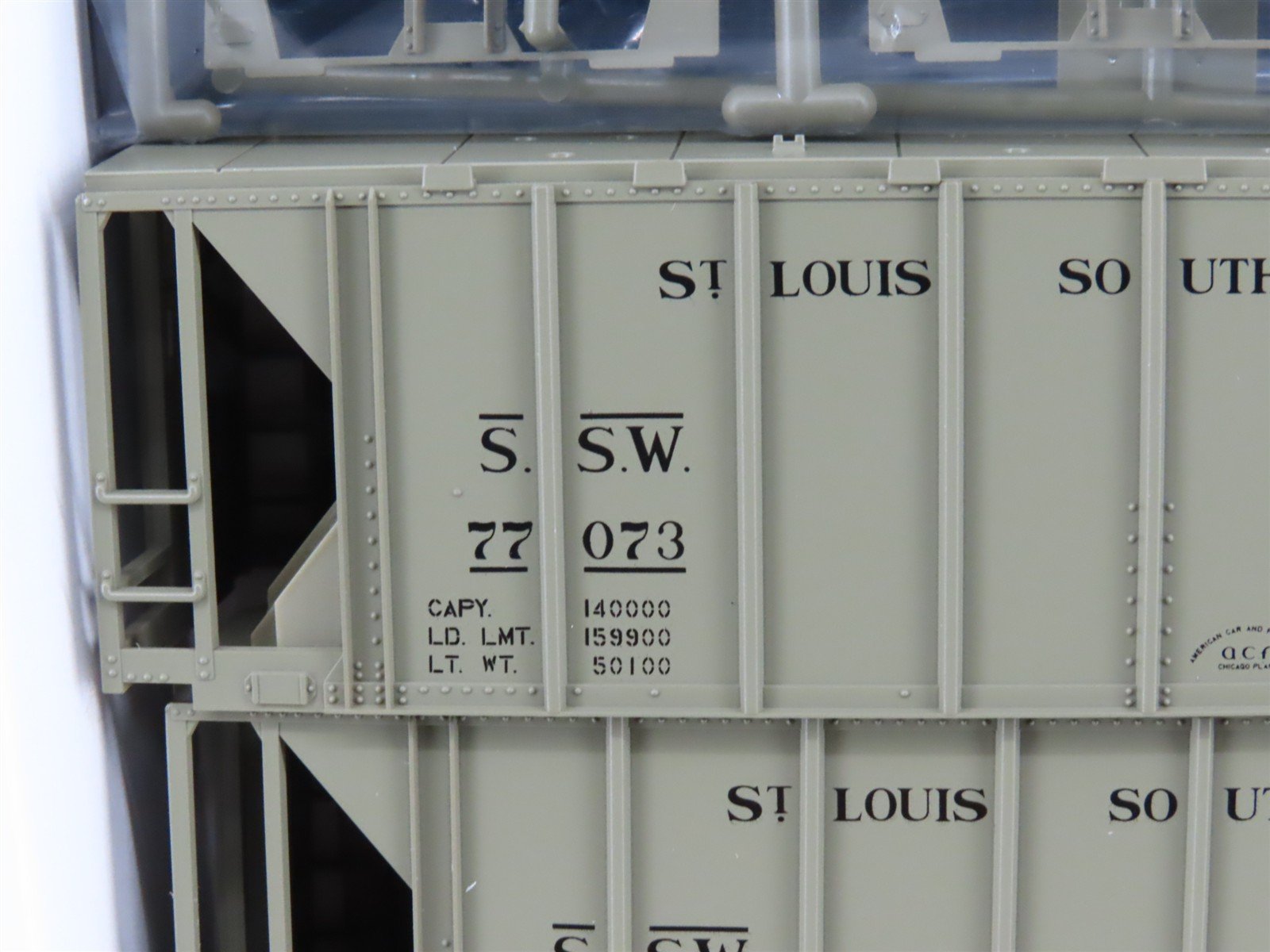 HO Scale KATO Kit 38-0103 SSW Cotton Belt Route 2-Bay Covered Hoppers 3-Pack