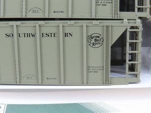 HO Scale KATO Kit 38-0103 SSW Cotton Belt Route 2-Bay Covered Hoppers 3-Pack