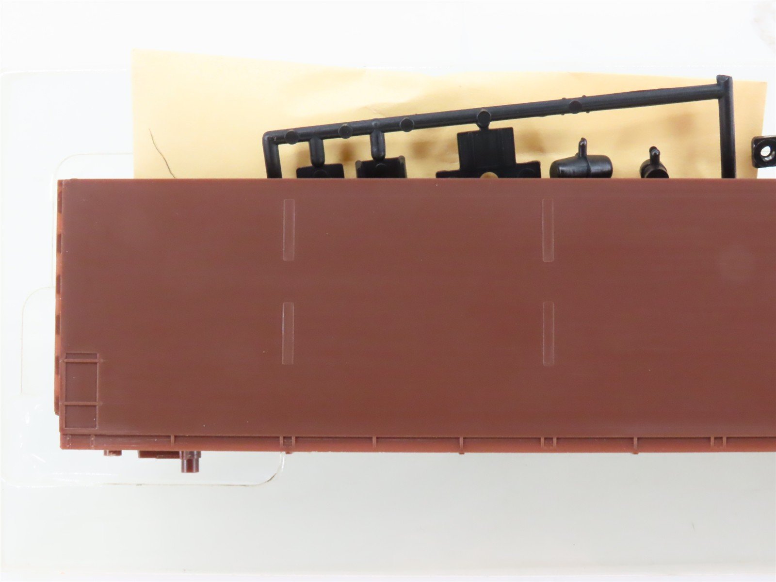 HO Scale E&C Shops Kit 0105 Undecorated 62' Woodchip Smooth Side Hopper