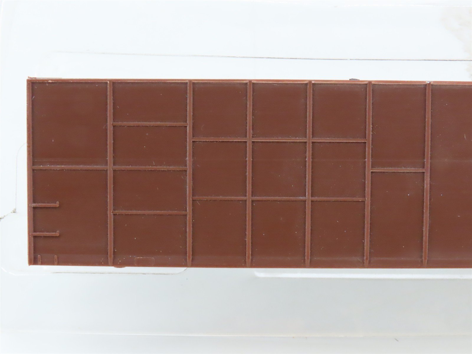 HO Scale E&C Shops Kit 0120 Undecorated 62' Woodchip Ribbed Side Hopper