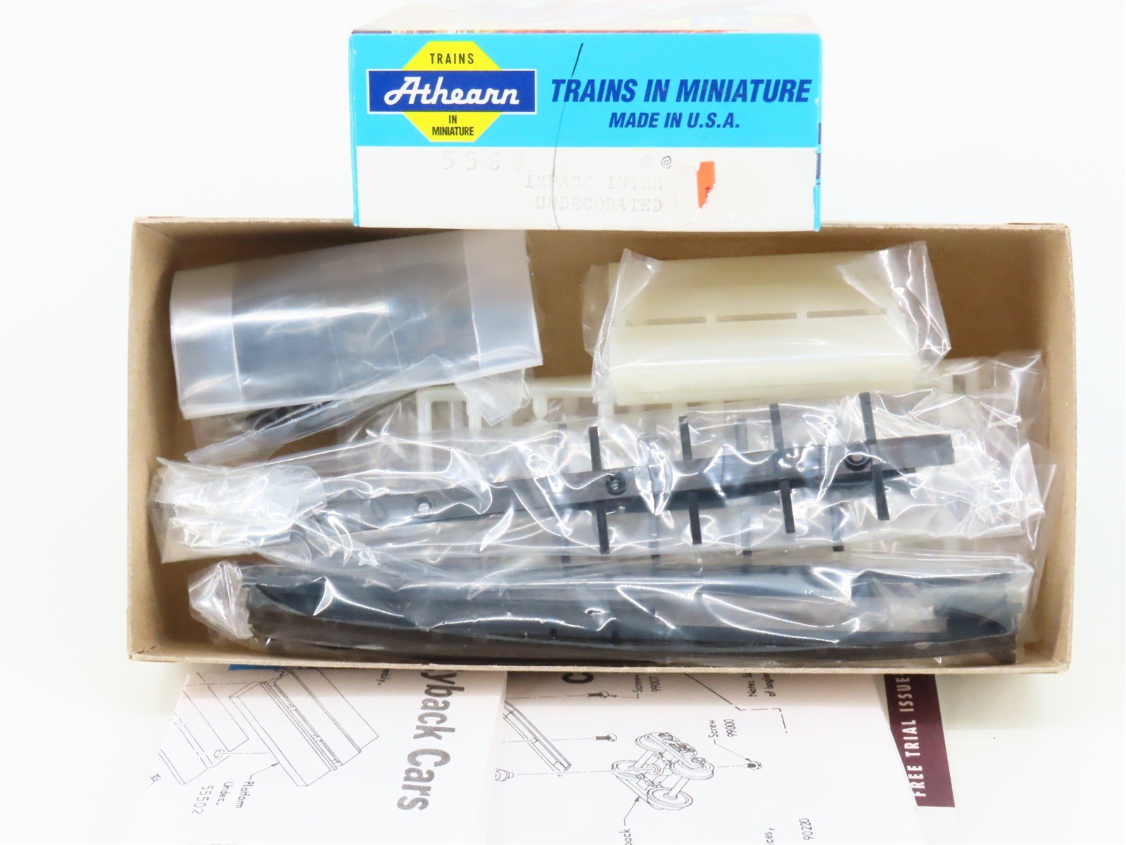 HO Scale Athearn Kit 5560 Undecorated Impack Articulated Piggyback Cars 3-Pack