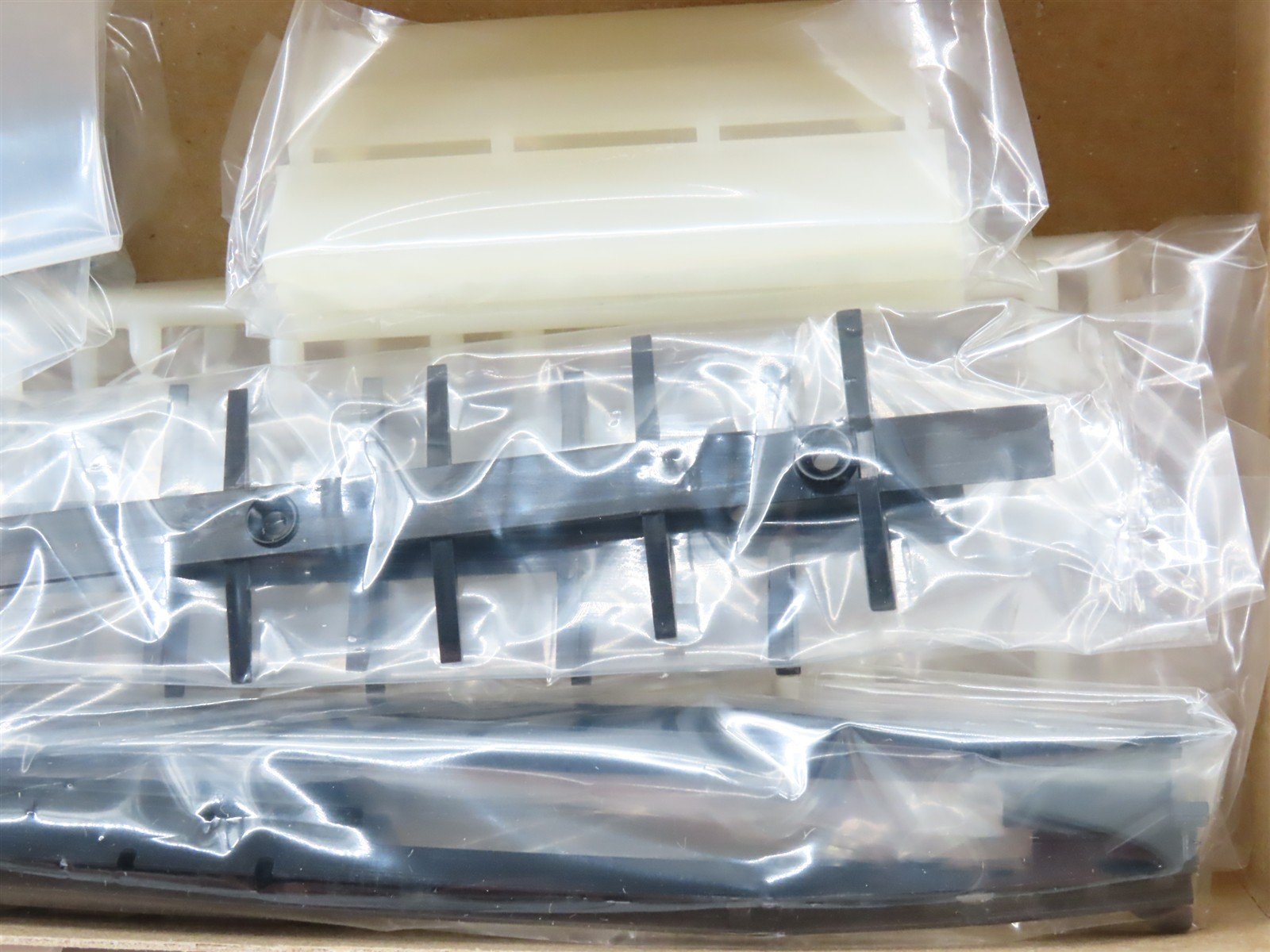 HO Scale Athearn Kit 5560 Undecorated Impack Articulated Piggyback Cars 3-Pack