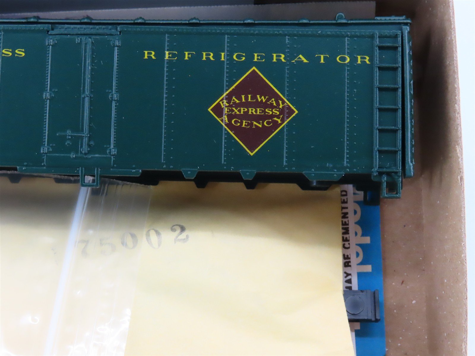 HO Scale Athearn Kit 1609 REX Railway Express Agency 40' Reefer #6119