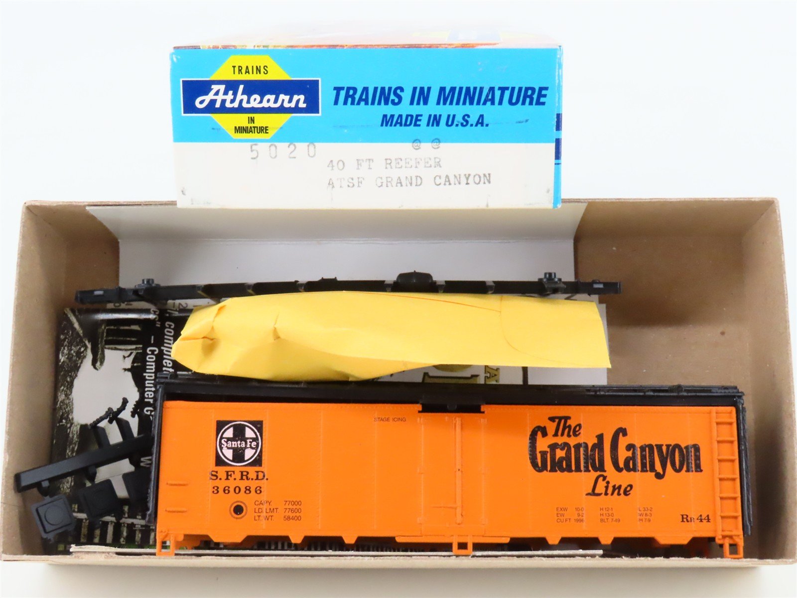 HO Scale Athearn Kit 5020 SFRD Santa Fe Grand Canyon 40' Reefer #36086
