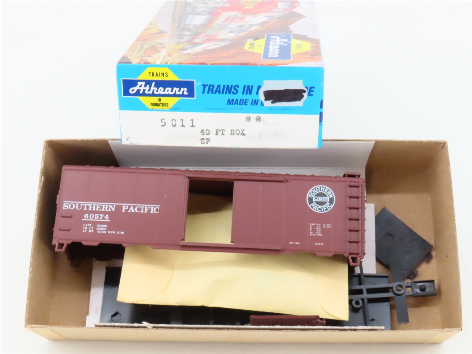 HO Scale Athearn Kit 5011 SP Southern Pacific 40' Single Door Box Car #60574
