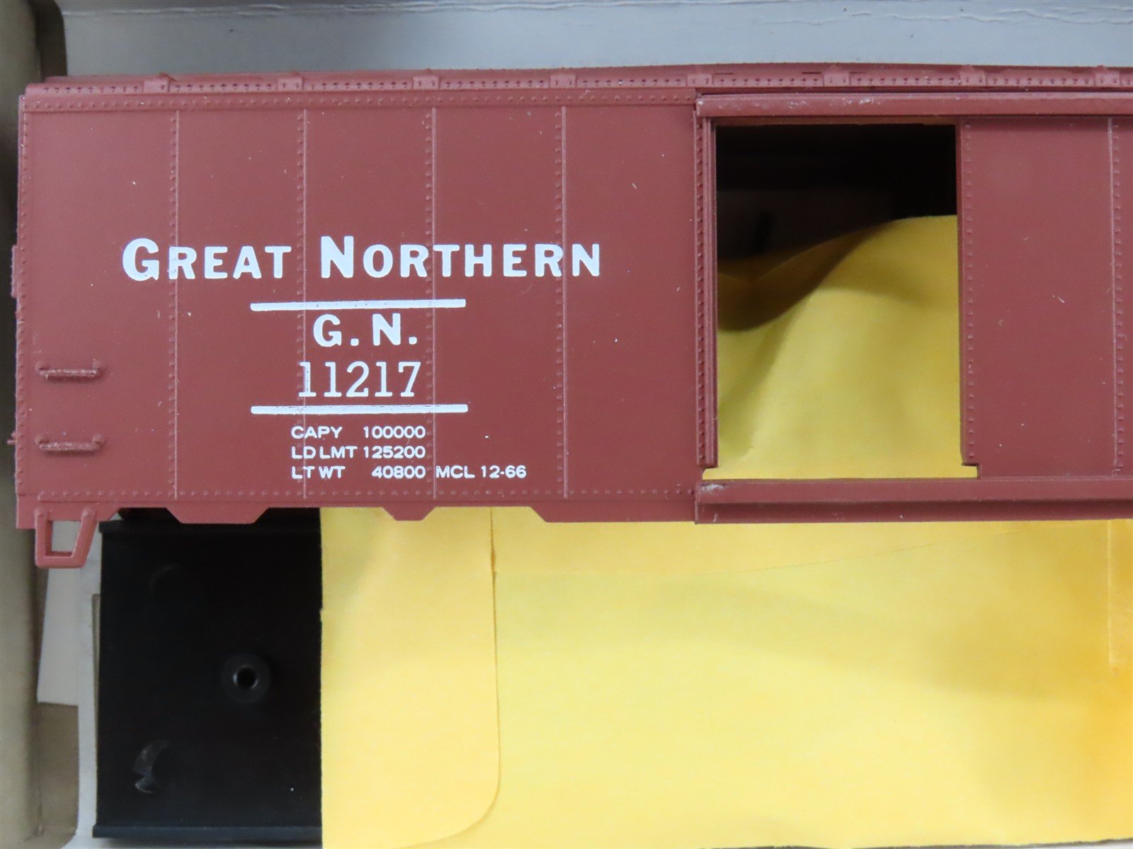 HO Scale Athearn English's Kit #3-1006 GN Great Northern 40' Box Car #11217