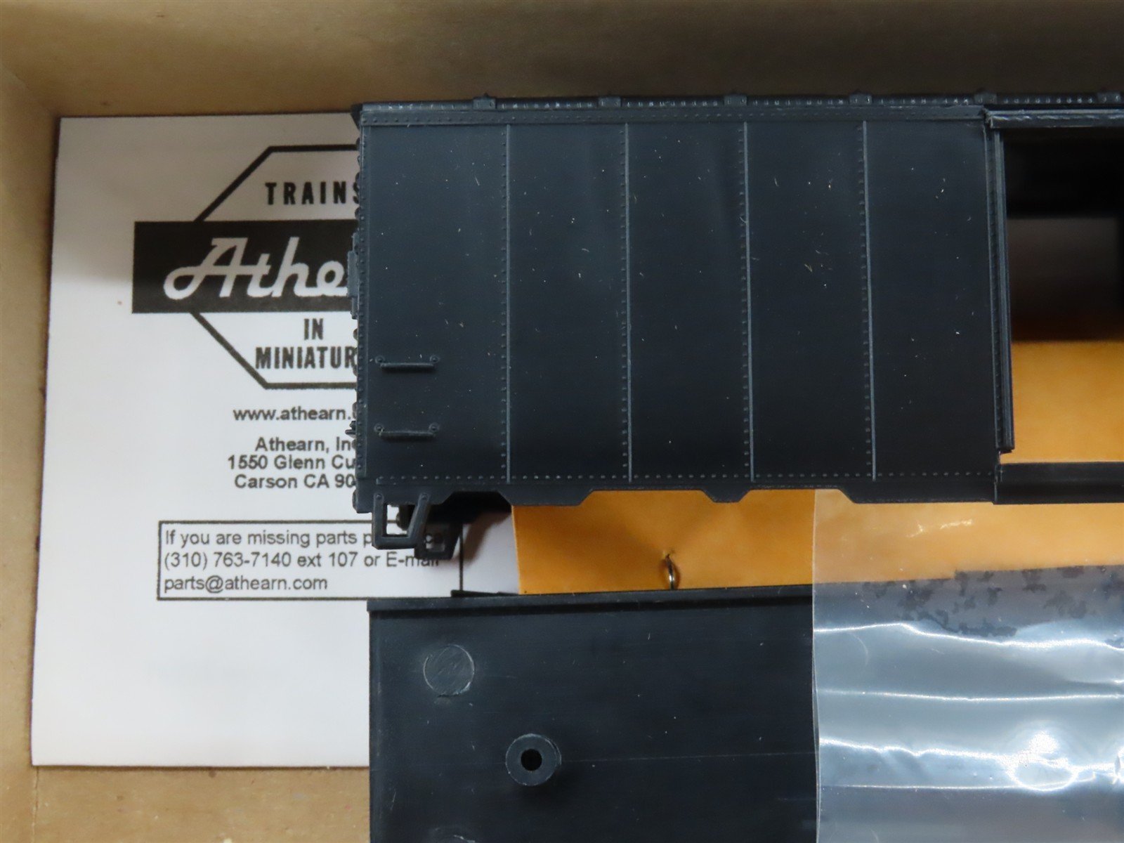 HO Scale Athearn Kit 1200 Undecorated 40' Single Door Box Car