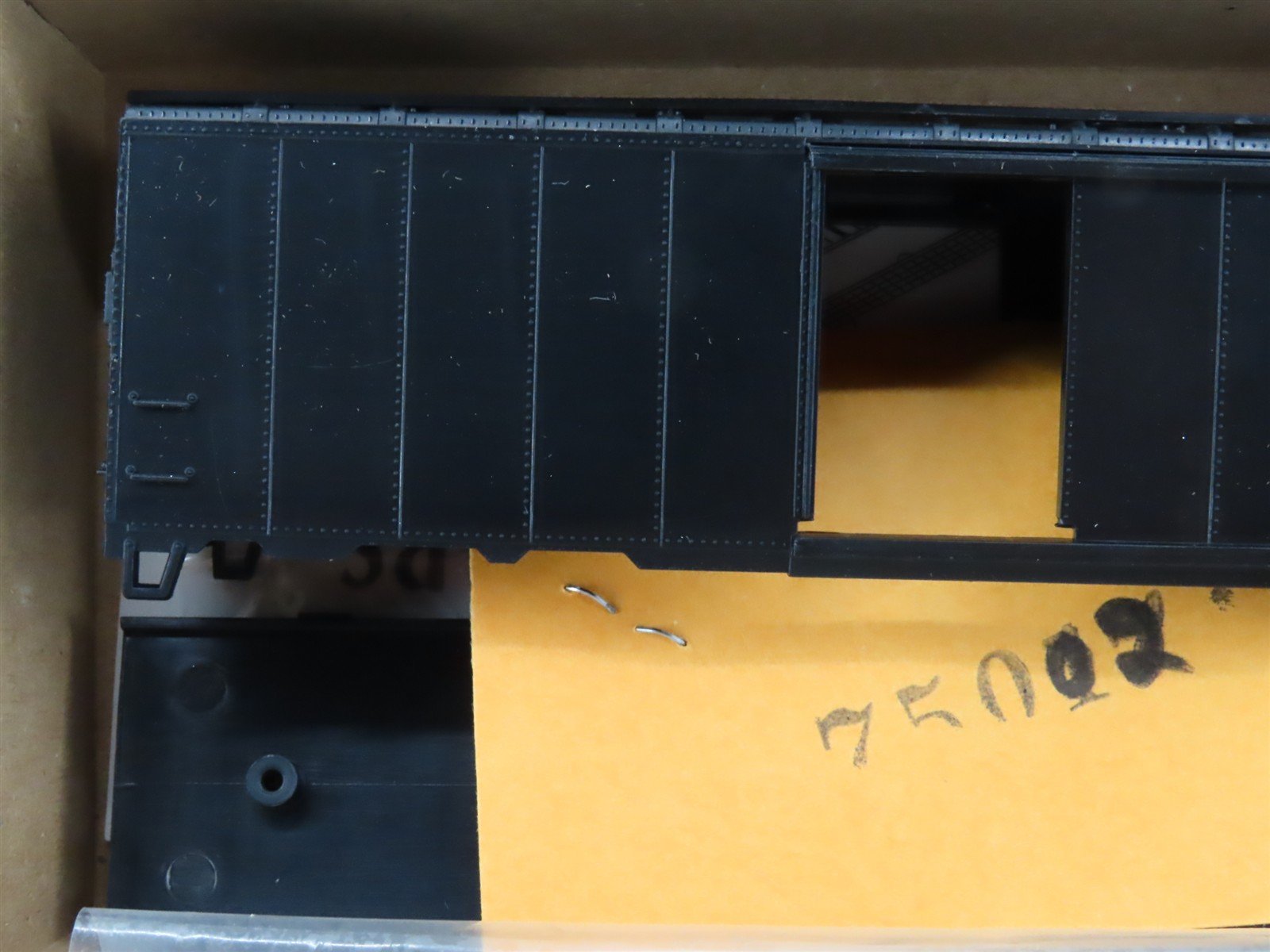 HO Scale Athearn Kit 1200 Undecorated 40' Single Door Box Car