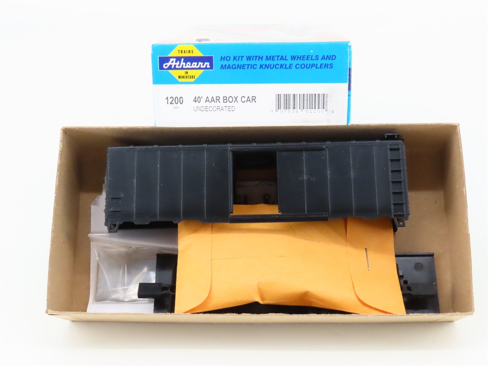 HO Scale Athearn Kit 1200 Undecorated 40' Single Door Box Car