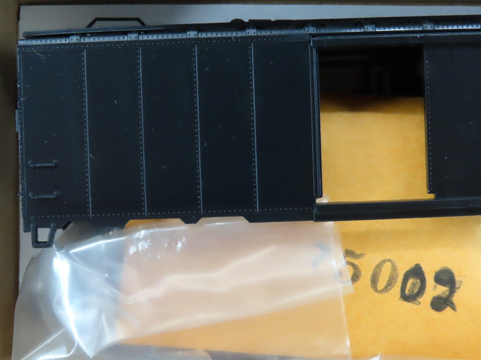 HO Scale Athearn Kit 1200 Undecorated 40' Single Door Box Car