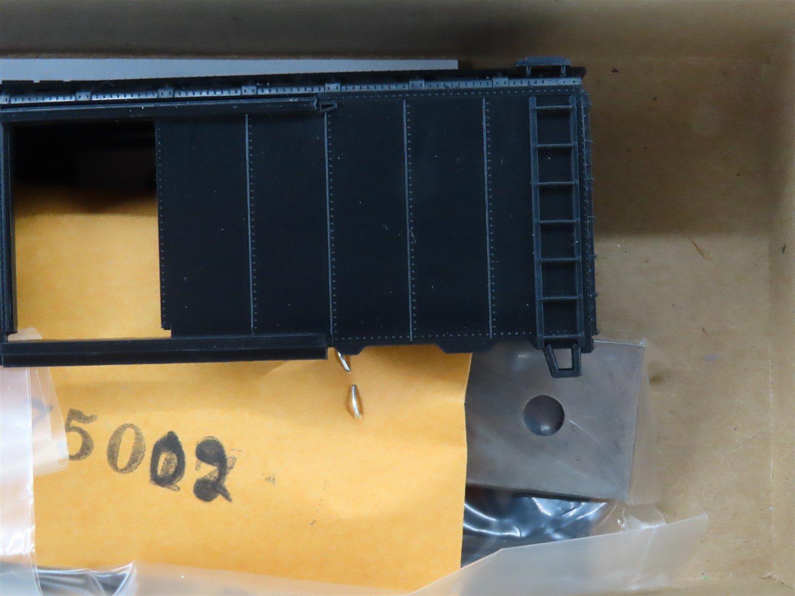 HO Scale Athearn Kit 1200 Undecorated 40' Single Door Box Car