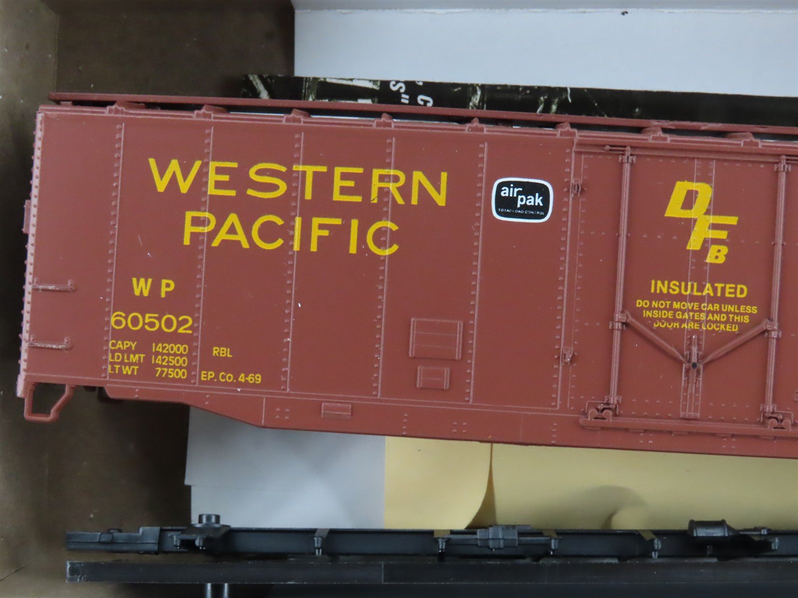 HO Scale Athearn Rail Runner Kit 144 WP Western Pacific 50' Box Car #60502
