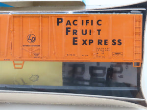 HO Athearn Kit 1636 PFE Pacific Fruit Express Mechanical Reefer #301527 - Sealed