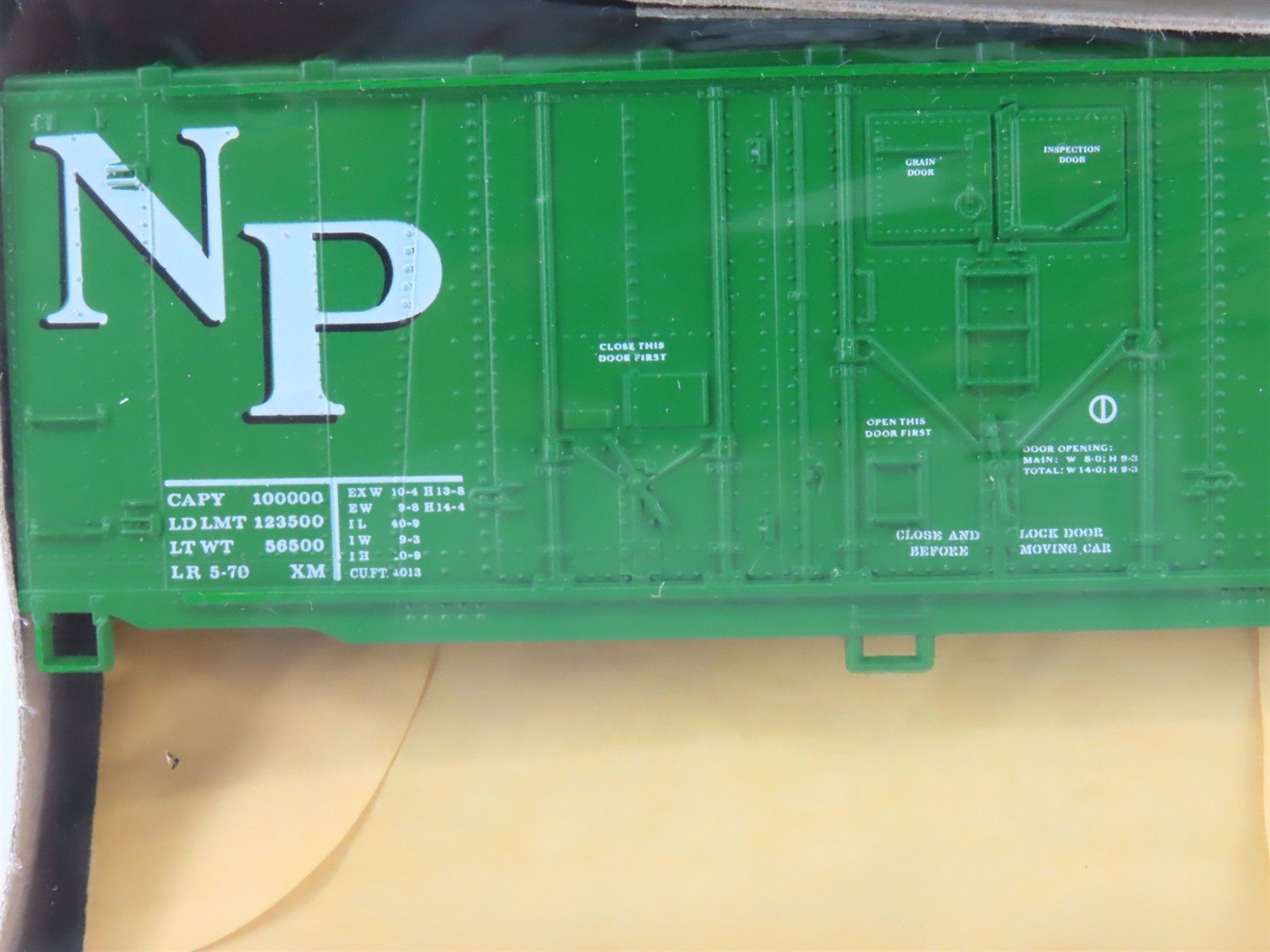 HO Scale Athearn Kit 2093 NP Northern Pacific 40' Grain Loading Box Car - Sealed