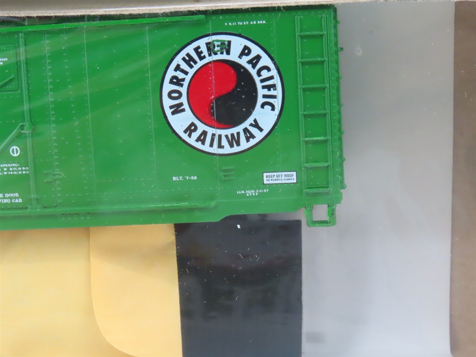 HO Scale Athearn Kit 2093 NP Northern Pacific 40' Grain Loading Box Car - Sealed