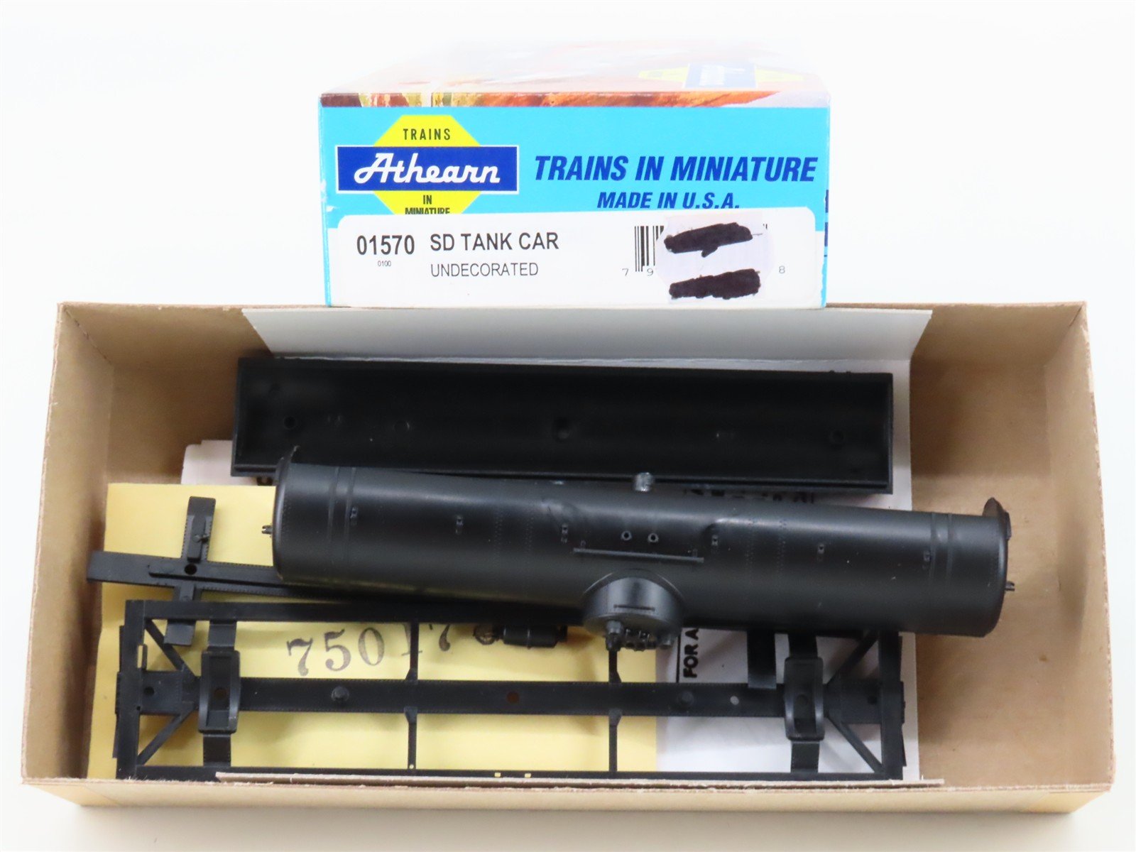 HO Scale Athearn Kit 01570 Undecorated Single Dome Tank Car