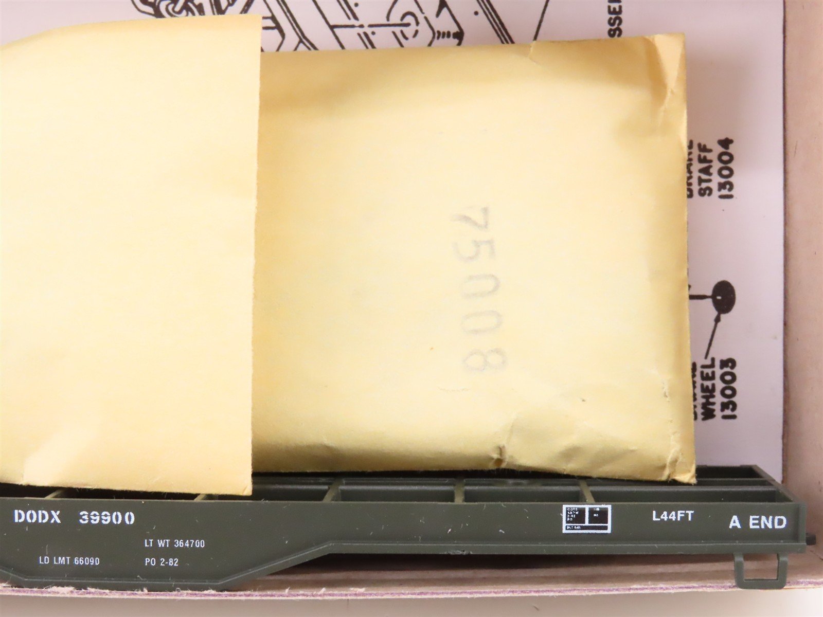 HO Scale Athearn Kit 1295 DODX Department of Defense Heavy Duty Flat Car #39900