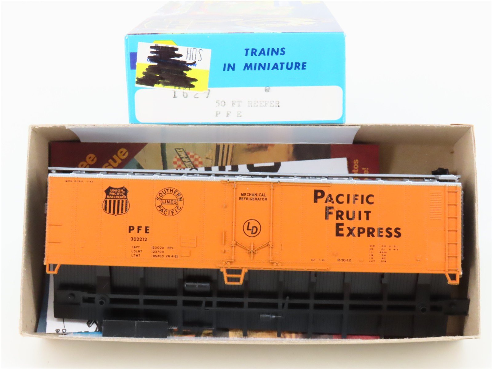 HO Athearn Kit 1627 PFE Pacific Fruit Express 50' Mechanical Reefer #302212