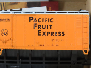HO Athearn Kit 1627 PFE Pacific Fruit Express 50' Mechanical Reefer #302212
