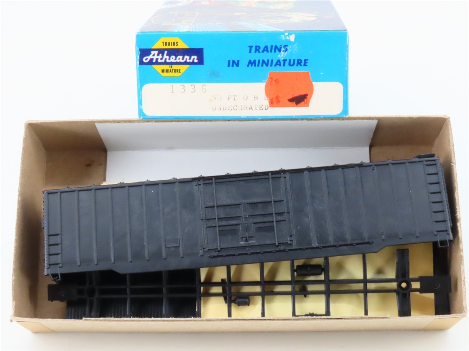 HO Scale Athearn Kit 1336 Undecorated 50' Outside Braced Box Car