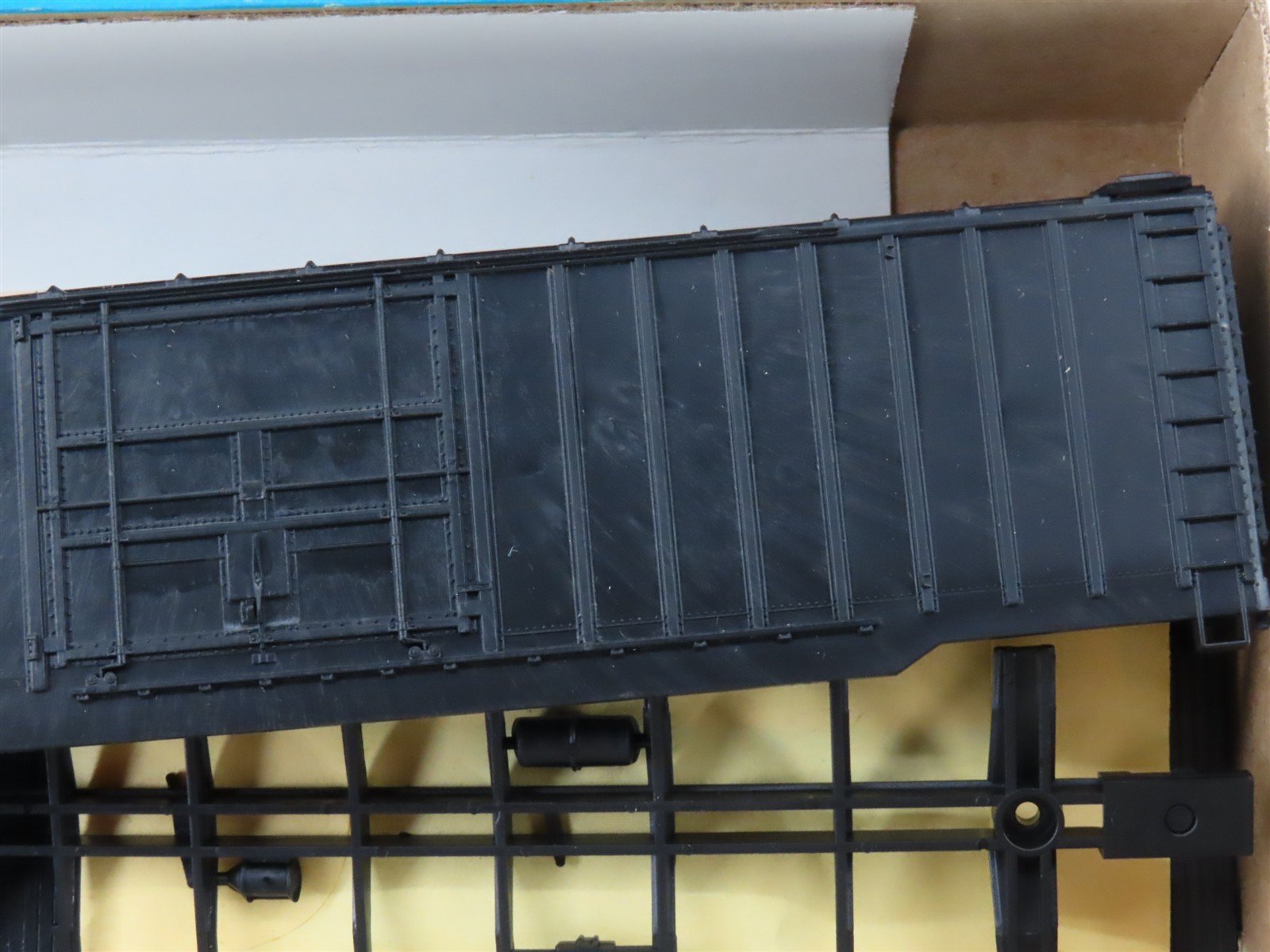 HO Scale Athearn Kit 1336 Undecorated 50' Outside Braced Box Car