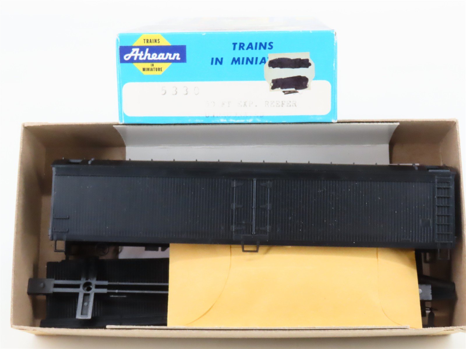 HO Scale Athearn Kit 5330 Undecorated 50' Express Reefer